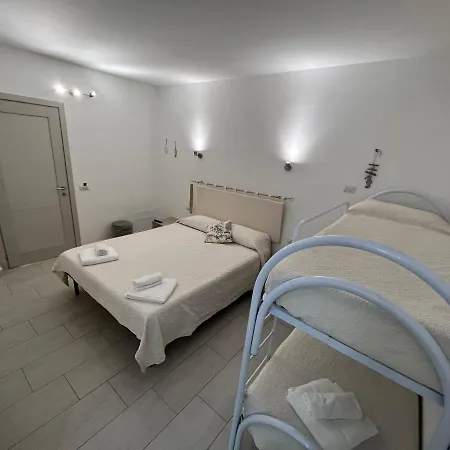 Al Mare Da Francesca Affittacamere 3*